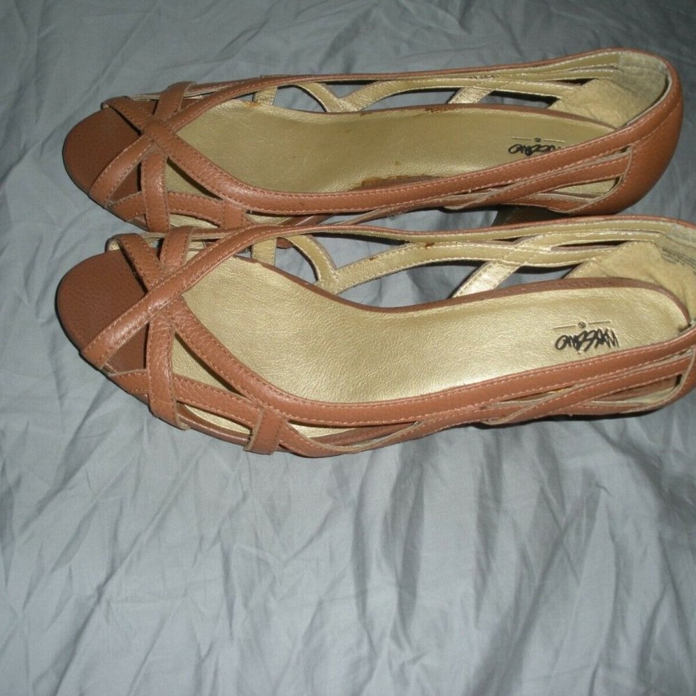 EUC Mossimo Peep Toe Leather Brown Heels Size 9.5